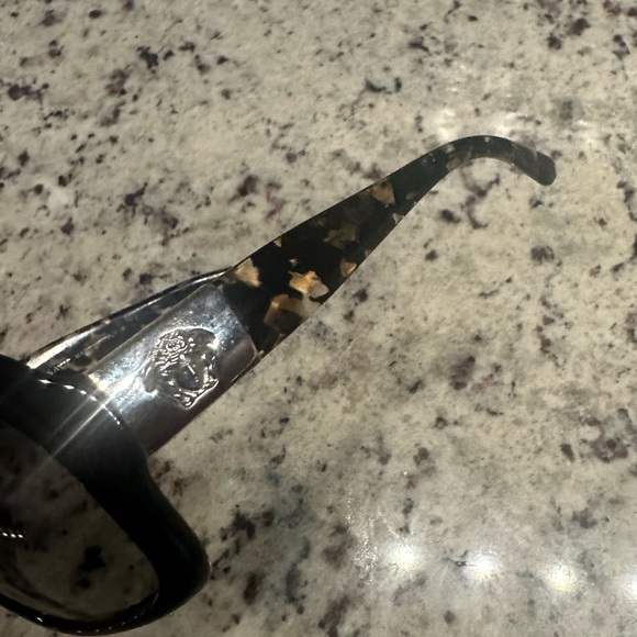 🖤RARE >>VERSACE<< Classic Signature Logo Sunglasses! - Picture 9 of 15